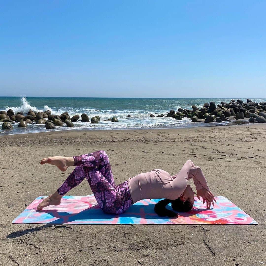 ヨガジャーナルオンラインのインスタグラム：「@whale._.sae thank you❤  あなたの<ヨガライフ>を #YJO をつけてぜひ投稿してください！  ヨガジャーナルオンラインは、 「ヨガを伝えたい！」という皆さんの想いを応援します♡ ヨガのポーズ写真やハウツー動画など ぜひタグ付けして投稿ください！リポストでご紹介させていただきます。  ＠yogajournalonlineでは定期的にインスタライブを開催していますが、 タグ付け投稿をきっかけに、ご出演のオファーをさせていただくことも♪  「ヨガを伝えたい」という想いのある方、ぜひタグ付け投稿をお待ちしています！  #YJO#ヨガをもっと日常に#ヨガ#ヨガジャーナル#yogajournal#yogajournal_japan#yogajournalonline#瞑想#ホットヨガ#yogi#ダイエット#ヨギーニ#ヨガスタグラム#ヨガ女子#ヨガ男子 #朝ヨガ#ヨガウェア#おうちヨガ#アーサナ#ヨガ好きな人と繋がりたい#ヨガインストラクター#ヨガのある生活#ヨガライフ#ヨガのある暮らし#お家ヨガ#オンラインヨガ#ヨガプラクティス#筋トレ#ボディメイク」