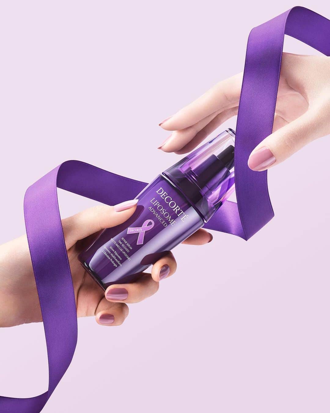 DECORTÉのインスタグラム：「Limited edition “Liposome Advanced Purple Ribbon Set” is available again this year.   Through the Purple Ribbon Project, DECORTÉ will help as many women as possible and contribute to creating a society where they can live as themselves with peace of mind and body.  今年も「リポソーム アドバンスト パープルリボン セット」が限定で登場。  コスメデコルテは、パープルリボンプロジェクトを通じて一人でも多くの女性が救われ、心身ともに安心して、自分らしく生きることのできる社会の実現に貢献します。  11月1日発売　限定品 リポソーム アドバンスト パープルリボン セット 2023 ※数に限りがございますので、品切れの際はご容赦ください。  #decorte #コスメデコルテ #purpleribbonproject #パープルリボンプロジェクト#リポソームアドバンストリペアセラム #リポソーム #リポソーム美容液」