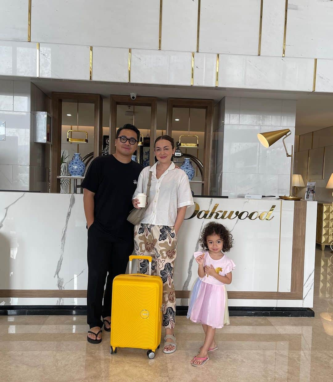 Rianti Cartwrightさんのインスタグラム写真 - (Rianti CartwrightInstagram)「Kemarin aku lagi kangen banget liburan tapi tidak mau jauh2. Jadilah kami staycation di @oakwoodpikjakarta. Suasana hotel dan lingkungan sekitarnya bedaaa banget dari yang biasa kami temui sehari-sehari. Pilihan makanan dan hiburannya banyaak banget. Mama dan mama mertua juga senang, karena selain fasilitas hotel yang oke, kanan kiri banyak restaurant, supermarket dan pasar modern jadi bisa puas makan dan belanja. What a memorable stay! Thanks Oakwood PIK. Yang stay disini bisa pakai kode promo aku RIANTIOAPJ untuk mendapatkan discount 15% di restaurant Oakroom.」11月2日 12時09分 - riantic