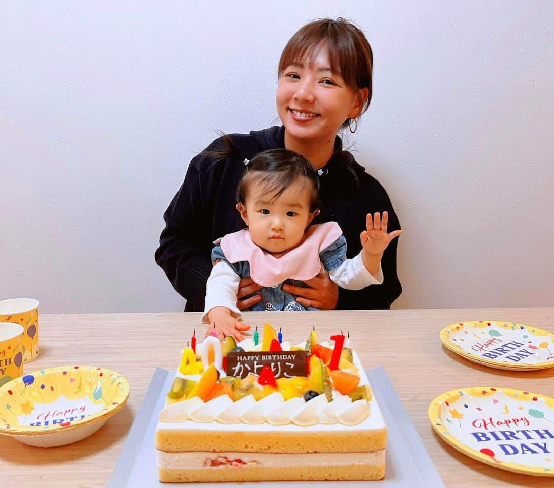 野呂佳代さんのインスタグラム写真 - (野呂佳代Instagram)「私と姪っ子の誕生日2日違いということで。 真ん中バースデー🎂🎉 姪っ子1歳☝️ 表情が面白くて可愛くて😆✨ 最高の表情ばかりです‼️」11月2日 12時21分 - norokayotokyo