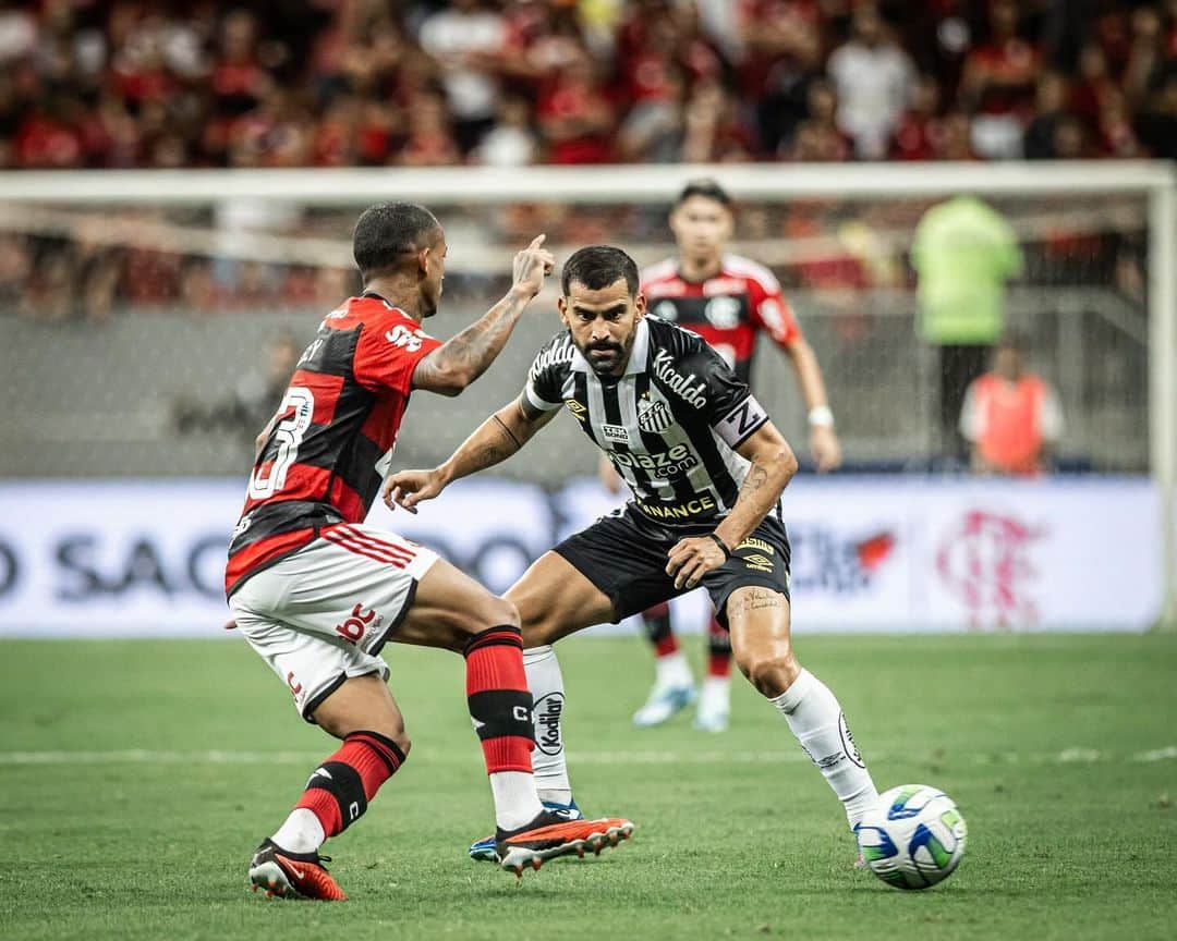トマス・リンコンさんのインスタグラム写真 - (トマス・リンコンInstagram)「Full-time Flamengo vs Santos 1-2 ⚪️⚫️  “ Santos o time da virada Santos o time do amor “ 🔊🎶🎵」11月2日 12時16分 - tomasrincon8