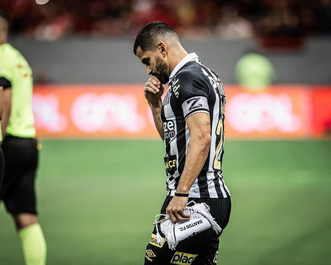 トマス・リンコンさんのインスタグラム写真 - (トマス・リンコンInstagram)「Full-time Flamengo vs Santos 1-2 ⚪️⚫️  “ Santos o time da virada Santos o time do amor “ 🔊🎶🎵」11月2日 12時16分 - tomasrincon8