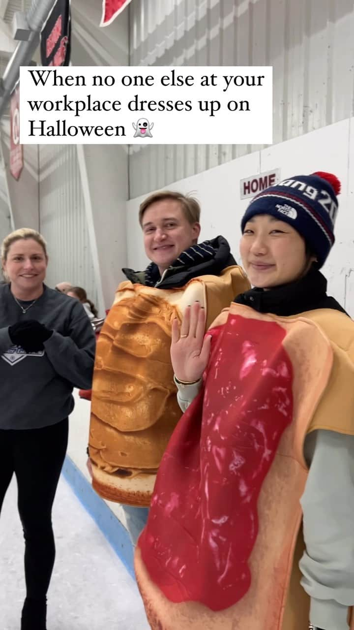 長洲未来のインスタグラム：「When everyone else in your workplace is too cool for costumes, axel it out. #happyhalloween  • • #peanutbutterandjelly #peanutbutter #figureskating #figureskater #silly #halloweencostume #skater #skatelife #iceskater #iceskaters」