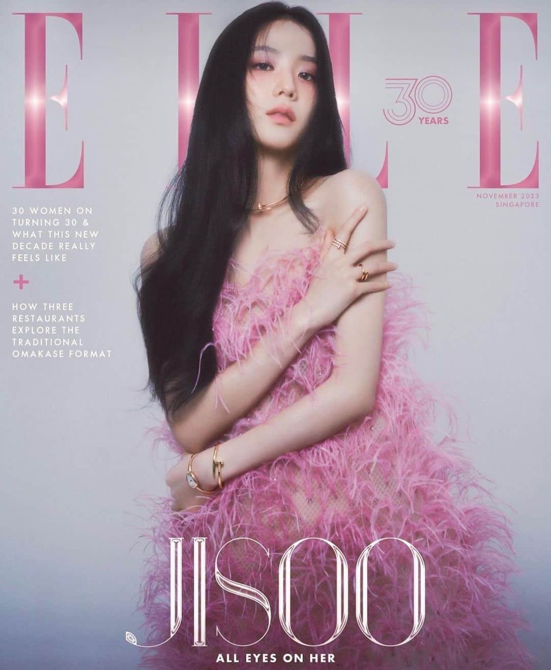 SOYOO BRIDALのインスタグラム：「.  @soyoobridal_official x @oscardelarenta 🏷️   All eyes on her @sooyaaa__ 💗  Stylist @stylist_eel  Repost @ellesingapore   #지수 #블랙핑크 #elle30years #jisoo #blackpink #cartier #소유브라이덜 #오스카드라렌타 #soyoobridal_exclusive🔖」