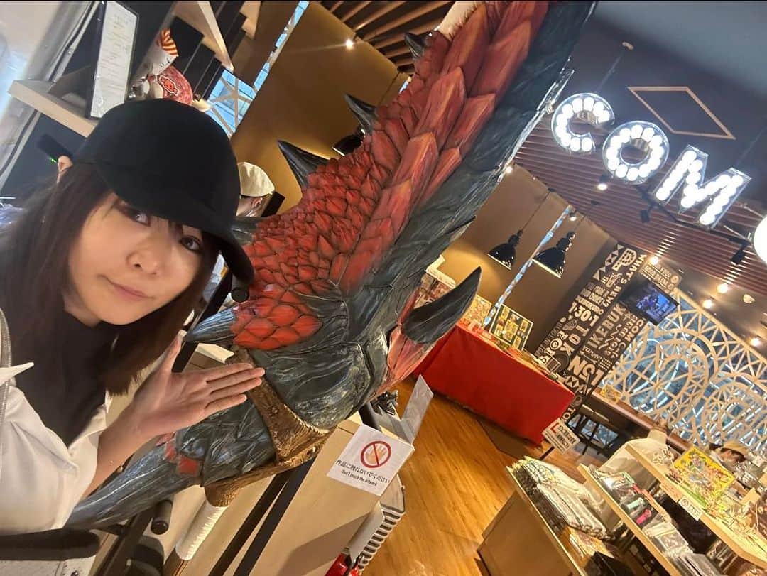小野さゆりのインスタグラム：「入院、ゴロゴロ寝てるだけでごはんがでてきて幸せ😋🍚  涙腺腫瘍、珍しい病気だから研究につかわれるらしい。かわいいモルモット目指して摘出手術にいどみます🔪🐁  そして、 昨日はまさかやらせていただけるなんて！ 感激のだいすきなお店のナレーションのお仕事で幸せだった🥺❤️ほんまにありがたや」