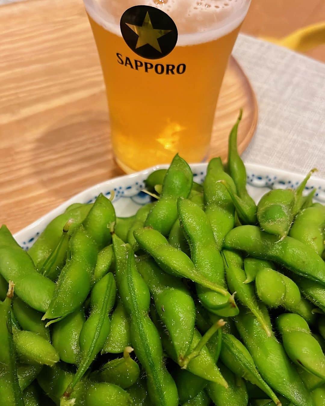 石田燿子のインスタグラム：「ラストエダマメ🫛 先週、枝豆屋さんの枝豆が今シーズン最後でした。。 ありがとう枝豆。 またね枝豆。 （ここまでくると「枝豆」がゲシュタルト崩壊）」
