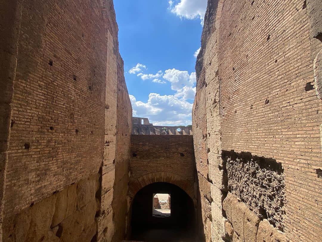 ワシントン・フェラーリさんのインスタグラム写真 - (ワシントン・フェラーリInstagram)「The Colosseum in Rome was beautiful. The pizza was also delicious.」11月2日 13時16分 - washingtonferrari