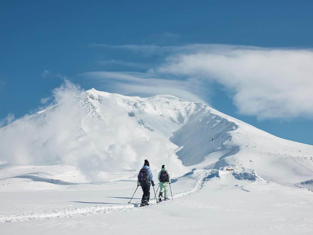 岩垂かれんのインスタグラム：「⛰️ 今シーズンもたくさん歩いていろんな山を旅しよう  #歩くの得意じゃないけど」