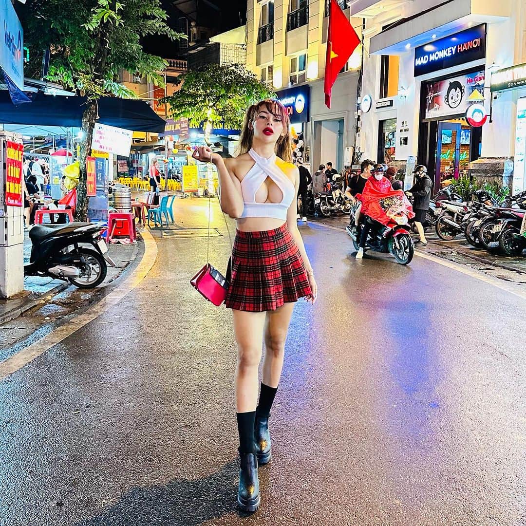 April Imanさんのインスタグラム写真 - (April ImanInstagram)「I just wanna ride get high in the moonlight 🌙 💫✨  . . . . #apriliman #summertime #summervibes #summerstyle #summeroutfit #ootdfashion #fashionblogger #modellife #modeling #feminine #womanstyle #singaporean #singaporegirl #worldtraveler #globetrotter #smileygirl #happygirl #hanoitravel #summergirl #summertimevibes #schoolgirlstyle #schoolgirloutfit #japanesestyle #pigtails #leatherboots」11月2日 13時22分 - april_iman