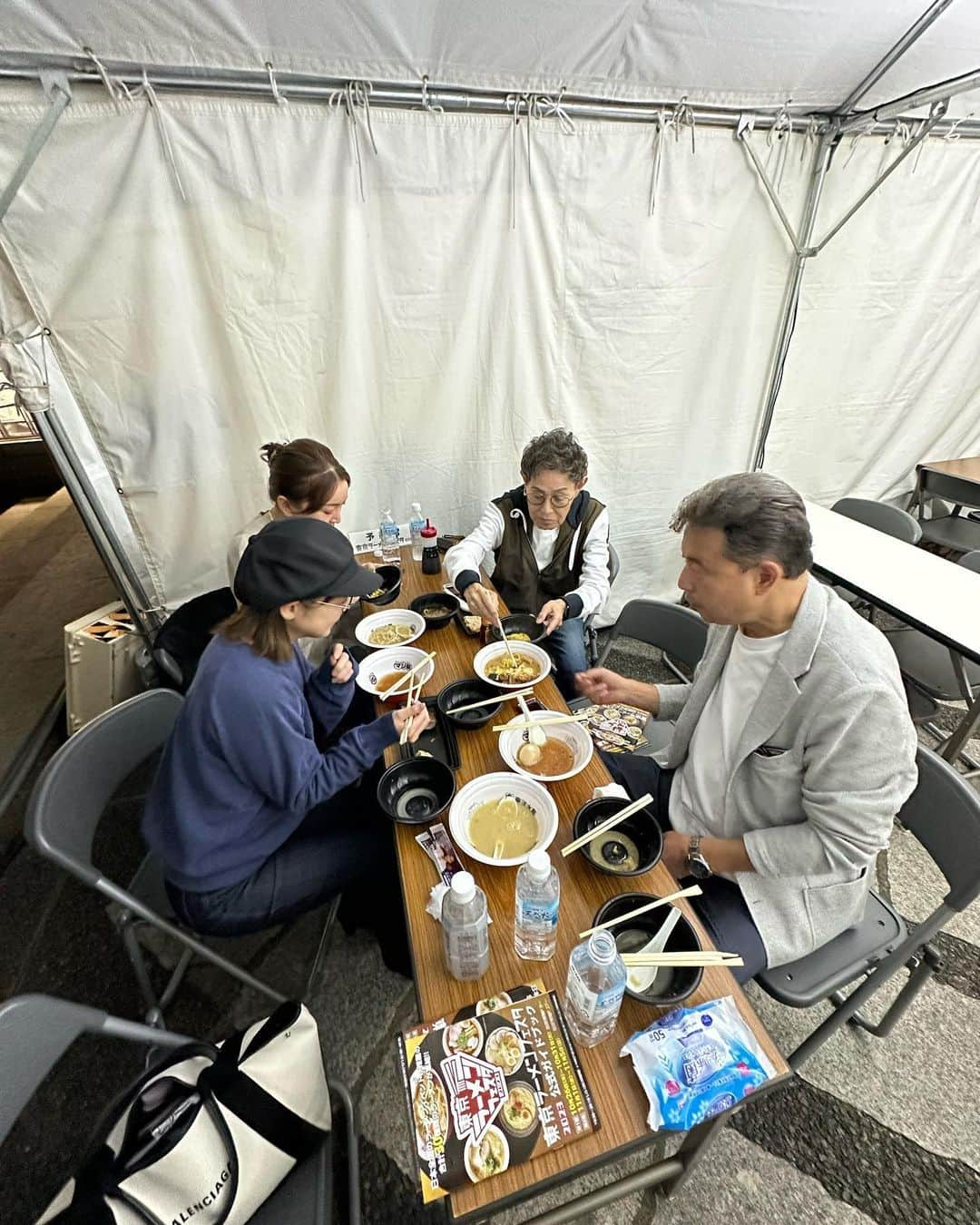 加藤綾菜さんのインスタグラム写真 - (加藤綾菜Instagram)「東京ラーメンフェス(駒沢)に加トちゃんと鈴木奈々ちゃんとパパと行ってきました❣️  一杯目は、信州濃厚白湯を頂き染み渡る〜。 麺は蕎麦が入ってるのか？旨みがありスープもコクがありたまらない一杯でした☺️  減塩してるカトちゃん、ご褒美ラーメン🍜にはテンション爆上げでした。笑笑　  デザートは雪うさぎのかき氷🍧 人生で一番美味しいかき氷でした！  帰りは奈々宅に寄ってみんなで映画🎞️みたよ。 どんだけ仲良しなんだ！笑  今から氷だし作りまーす💕」11月2日 13時39分 - katoayana0412