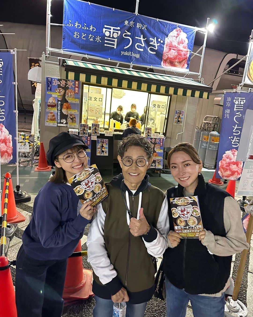 加藤綾菜のインスタグラム：「東京ラーメンフェス(駒沢)に加トちゃんと鈴木奈々ちゃんとパパと行ってきました❣️  一杯目は、信州濃厚白湯を頂き染み渡る〜。 麺は蕎麦が入ってるのか？旨みがありスープもコクがありたまらない一杯でした☺️  減塩してるカトちゃん、ご褒美ラーメン🍜にはテンション爆上げでした。笑笑　  デザートは雪うさぎのかき氷🍧 人生で一番美味しいかき氷でした！  帰りは奈々宅に寄ってみんなで映画🎞️みたよ。 どんだけ仲良しなんだ！笑  今から氷だし作りまーす💕」