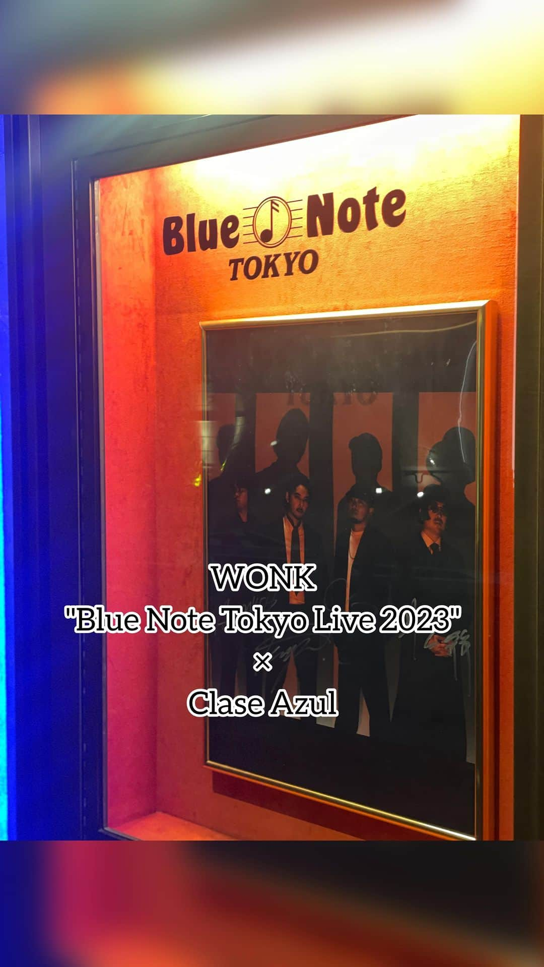 田中マヤのインスタグラム：「WONK "Blue Note Tokyo Live 2023"× Clase Azul  結成10周年！ ドキュメンタリー映画 『Documentary of artless –飾らない音楽のゆくえ-』 の映像配信、 Alfa Romeoトナーレとのコラボ曲「Passione」リリースを 記念した特別イベント！  ピアノ、ギター、サックス、チェロ、バイオリン、ドラムなどの生演奏と共に会場は満員！盛り上がりました✨  ボーカル長塚さん×ブルーノートシェフ中澤さんの コラボメニューも美味しかった🥹  ⚫︎フルーツトマトとブラータのカプレーゼ・ピスタチオ ⚫︎ぬぎ鱒のミ・キュイ オランデーズのサイフォン  クラセアスール・テキーラ @claseazulofficial_jp  のペアリングメニューも！ ゆっくり味わいながら飲みたいテキーラ！ ソーダ割りにオレンジの皮がとっても爽やかでした✨ ボトルも一つ一つ職人さんの手作業で、 メキシコの文化と伝統を感じるブランド！ 飲み終わった後のボトルもインテリアとしていいね✨  アンコールも盛り上がり！あっという間の時間🥹 五感を感じる贅沢で素敵な時間でした✨ かっこよかったぁ〜の余韻で、巻き戻してもう一度最初から やり直したい🤣  ライブビューイングもあるようなので、是非チェックしてみてくださいね✨  #wonk #bluenote #ブルーノート #live #jazz #テキーラ #claseazul #クラセアスール」