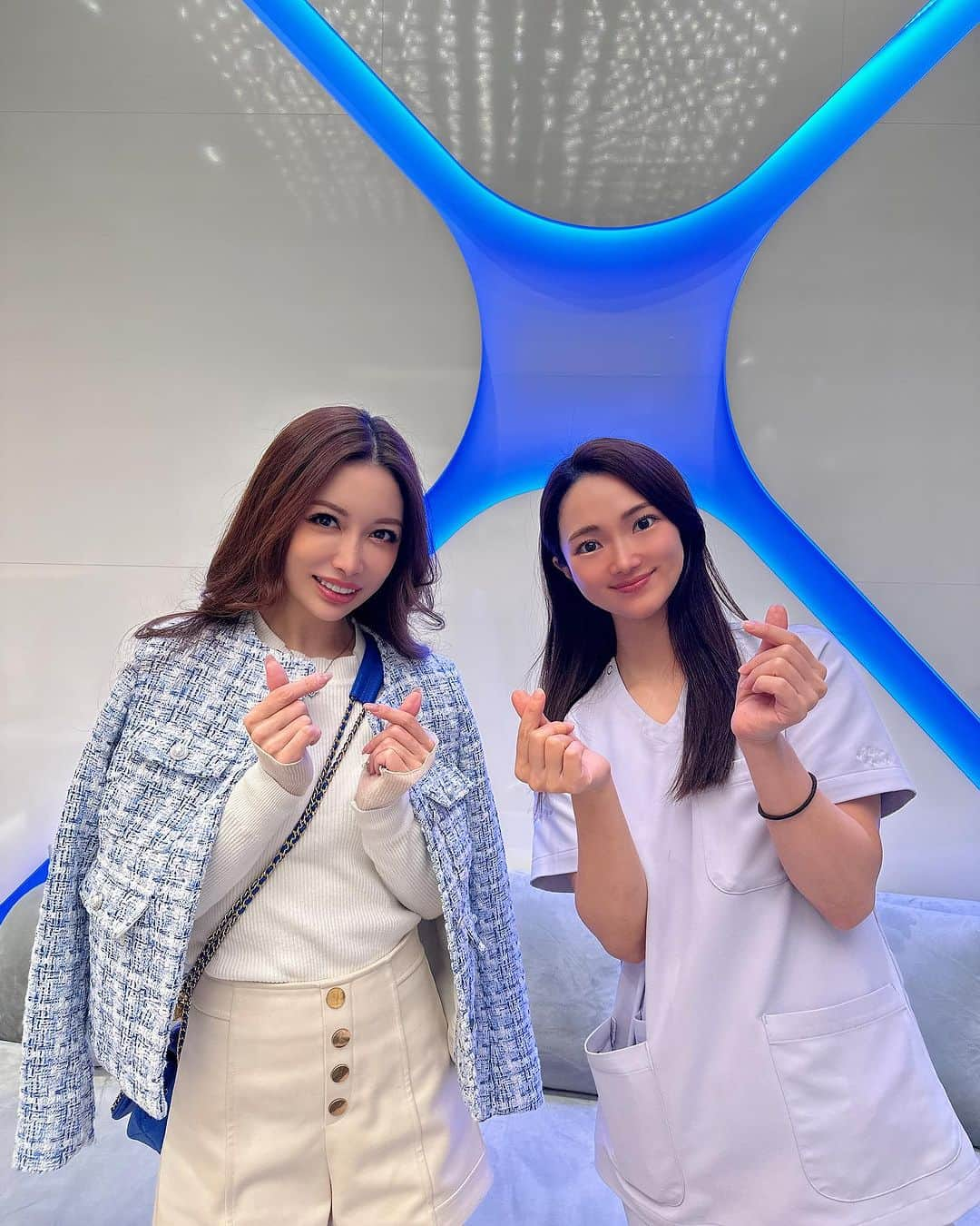 美沙さんのインスタグラム写真 - (美沙Instagram)「シミさよなら👋 先日X clinicに行ってきました🏥 ほぼノーメイクだから薄いシミを消したくて相談したよーん👩‍⚕️  内服勧められて処方してもらったんやけど、薬の量にびっくりwww これで1月分8000円弱💊  綺麗になるといいな💕  美しい倉光医師👩‍⚕️ 私の加工で顔がすごいことなっててすいませんww 私裸眼やけんさらにいつもより加工強めww  @dr_hitomi_xclinic  @xclinic_fukuokatenjin   #xclinic #xclinic福岡天神 #エックスクリニック #ピコトーニング」11月2日 13時47分 - misa0623r