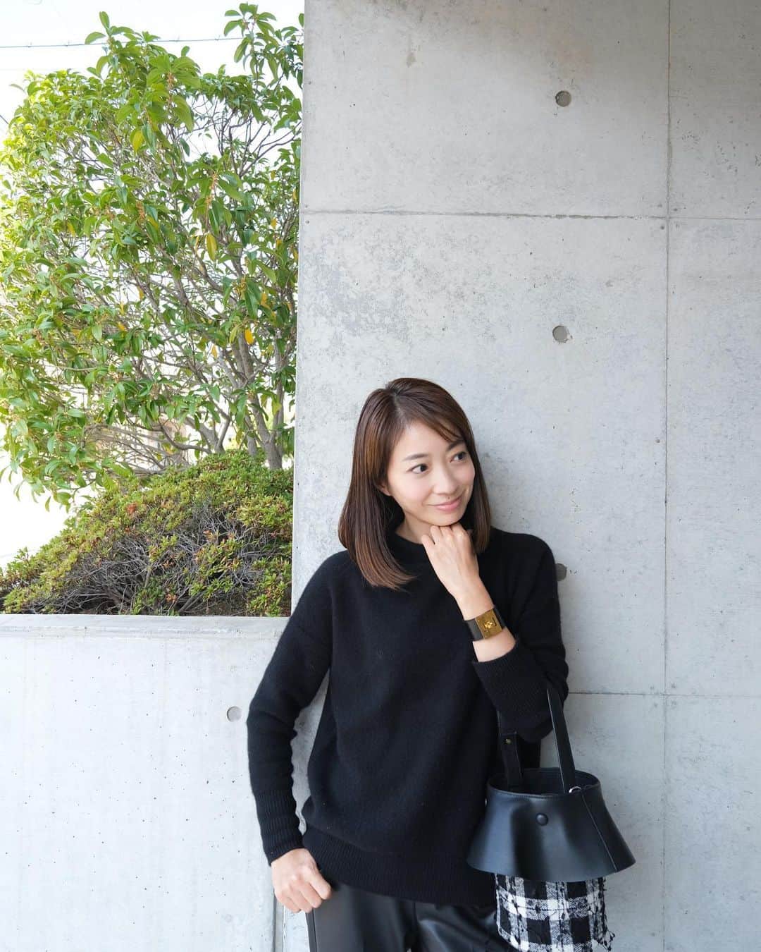 奥田順子のインスタグラム：「シンプルで着心地のよいお洋服の　@vince  このニットも🧶🧶🧶とても着やすい‼︎  昨日からpop upがスタートしました。  期間:2023年11月1日(水)〜7日(火) 場所:阪急うめだ本店　6階コトコトステージ61  #PR #vince  #ヴィンス」