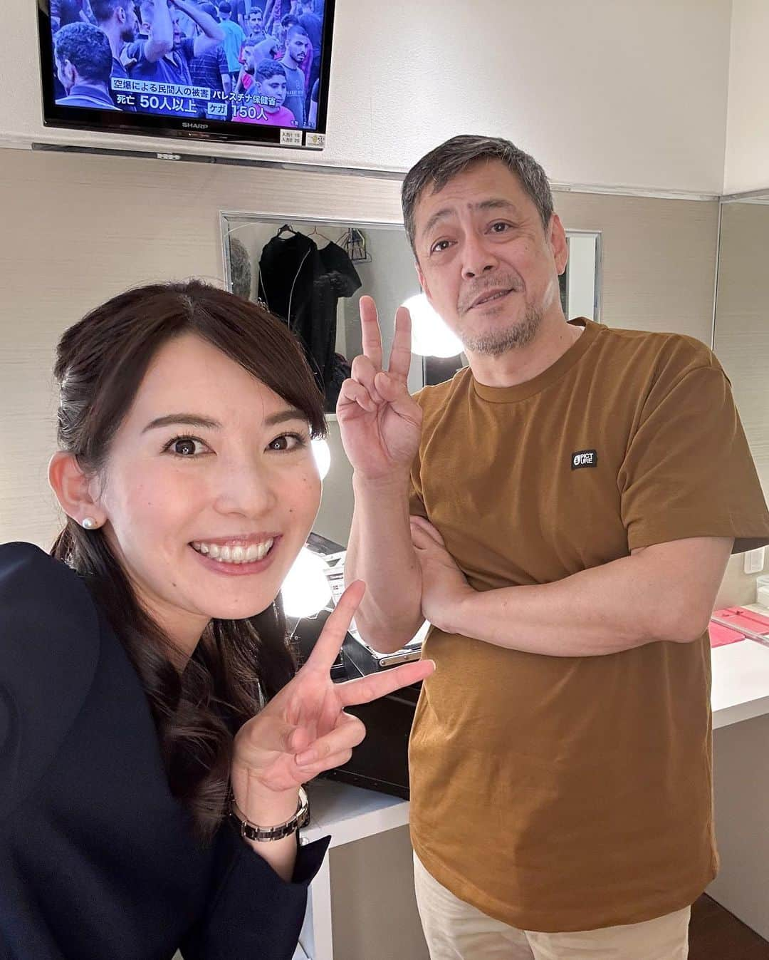 早川茉希さんのインスタグラム写真 - (早川茉希Instagram)「📺 「NEWS545」の衣装は 11月1日、2日ともに @dolce._official さんからお借りしました👗  プライベートでも愛用している Dolce.さんのお洋服🥰  迷わず選んできちんと決まるネイビーのセットアップは お仕事でもママ行事でもかなり重宝しそう💙 手首のさりげないパールが可愛い🦪💓 素敵なお洋服をありがとうございます☺️  テレ玉初日は、久しぶりのメイクさんや 昔一緒に番組をやっていたデビさん、 同じ事務所のアナウンサー3人とも お会いできました🥰 （画面越しに全員集合させてくれてた🥹）  「BACHプラザ」に出演している小川麻希さんとは Wマキ初コラボでした🫰😍  衣装協力👗 @dolce._official @stylia_official   #衣装 #衣装協力 #セットアップ #セットアップコーデ  #ネイビーコーデ #お仕事コーデ #ママコーデ #dolce #ドルチェ #テレビ埼玉 #テレ玉 #デビット伊東 さん #マチコミ #ニュース #ニュース衣装 #アナウンサー #ジョイスタッフ」11月2日 19時31分 - maki_hayakawa