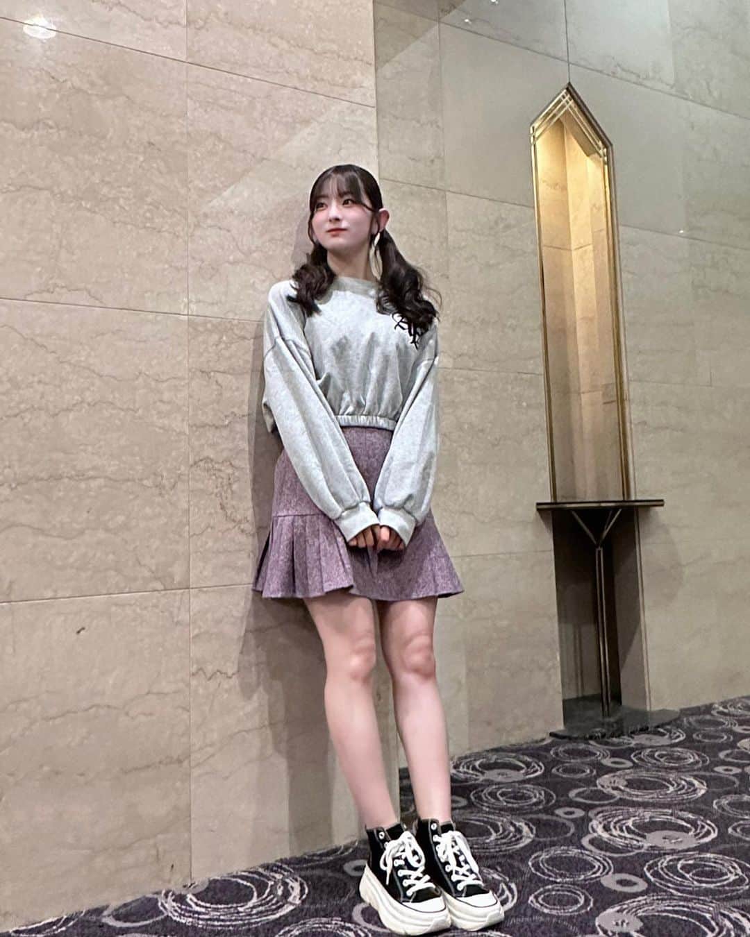 瀬田さくらさんのインスタグラム写真 - (瀬田さくらInstagram)「#✌︎  AKIII CLASSIC 23FW  展示会で着させて頂いたお洋服とスニーカーが 届きました〜✌︎ありがとうございます!  ショート丈のスウェットはパープルのロゴに惹かれちゃいました💜💭 このスニーカー厚底だし足首細く見えるのに 軽くて歩きやすい...たくさん履きます!  #akiiiclassic #アキクラシック #韓国 #スウェット #スニーカー #スニーカーコーデ  #瀬田さくら #ばってん少女隊 #ばっしょー   .」11月2日 19時35分 - seta_sakura_official