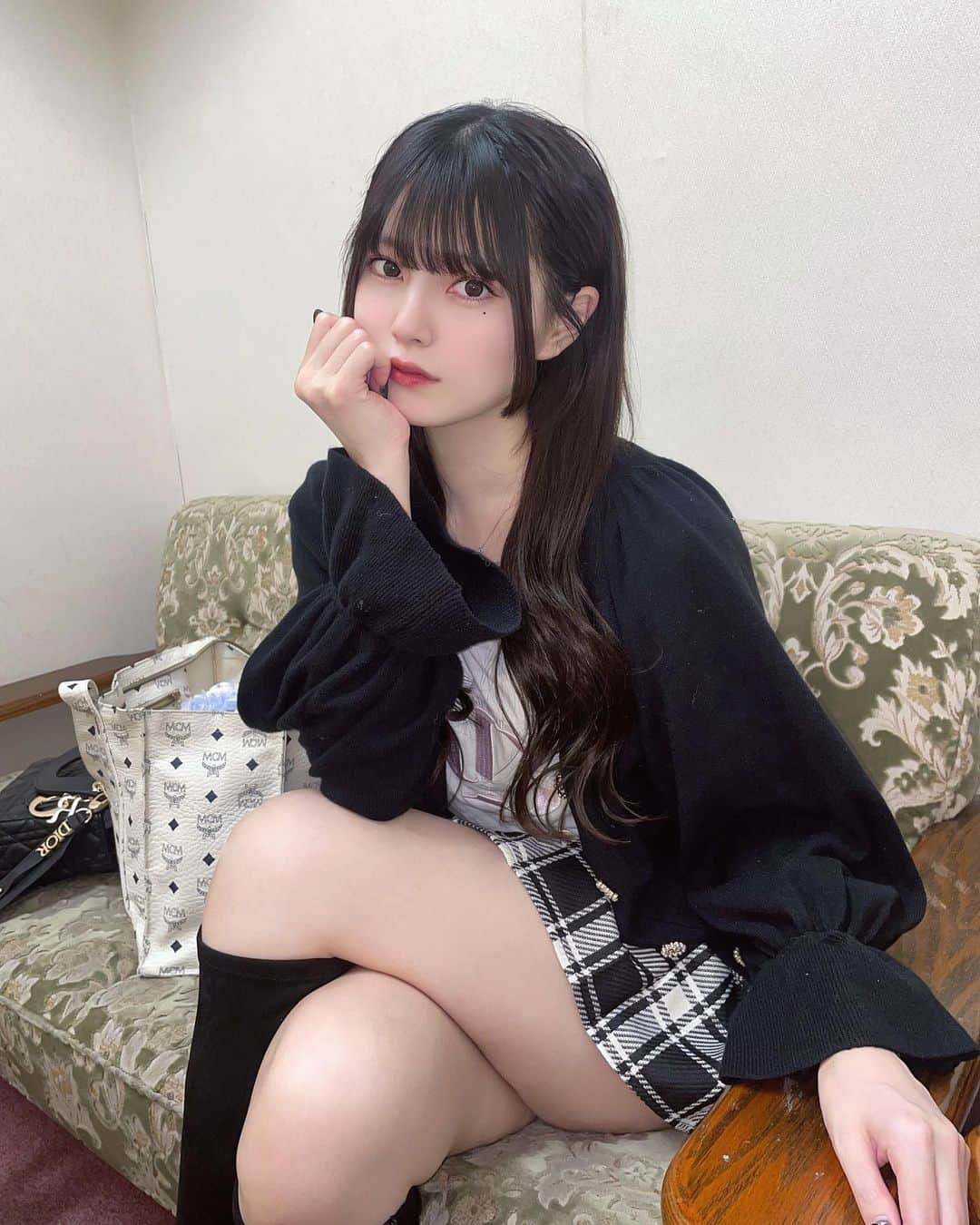 金丸紗希のインスタグラム：「太ももが太ももすぎる」