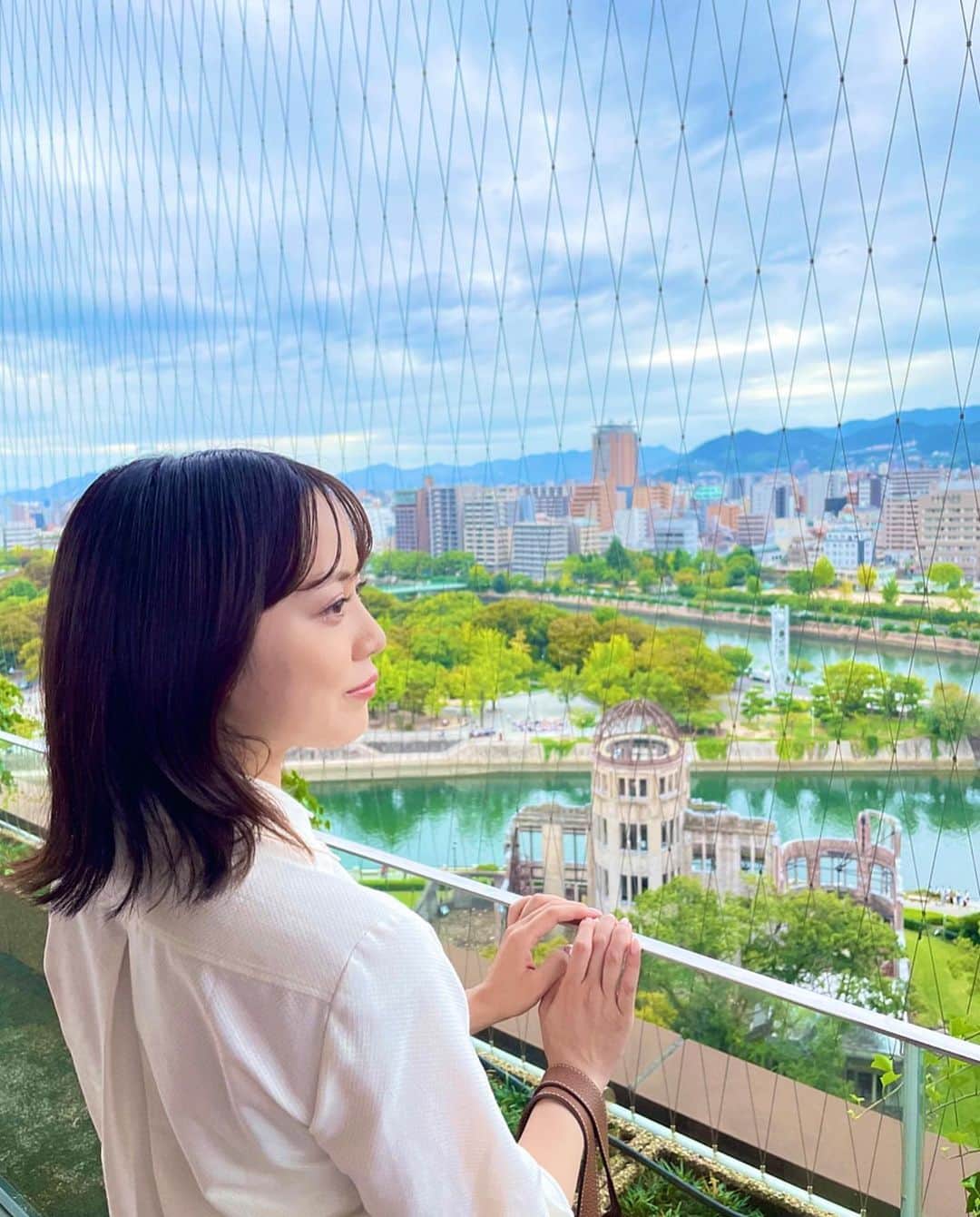 奥仲麻琴さんのインスタグラム写真 - (奥仲麻琴Instagram)「.  今年Ｇ７広島サミットで世界中から注目された広島を旅してみました。  平和記念公園をゆっくり回って 改めて平和について考えることができました。  私は広島の街が大好きです 緑がたくさんで川は穏やかで いつまでもこの景色を守り続けたいです。  世界が平和になりますように..🌏🕊️  @explore.hiroshima   @hiroshima_peace_tourism   #PR #hiroshima #peacetourism  #平和 #ピースツーリズム  #広島 #広島旅行 #原爆ドーム #じゃけぇ広島に恋しとる  #じゃけぇ広島に恋しとる2023  #おりづるタワー  #広島観光 #広島観光スポット」11月2日 14時09分 - okunaka_makoto