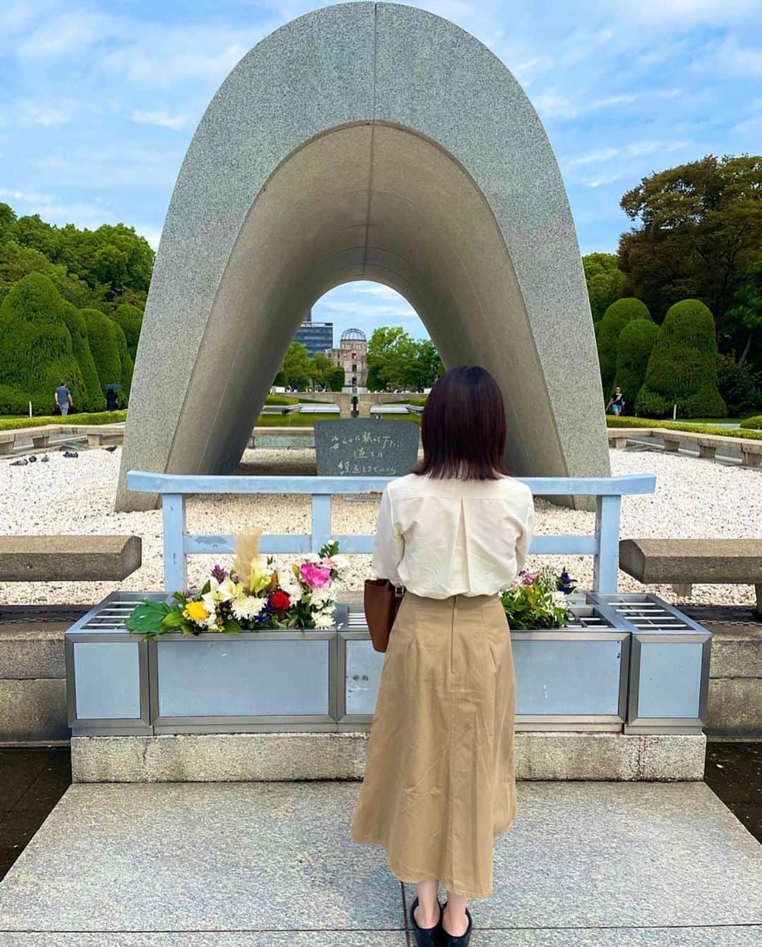 奥仲麻琴のインスタグラム：「.  今年Ｇ７広島サミットで世界中から注目された広島を旅してみました。  平和記念公園をゆっくり回って 改めて平和について考えることができました。  私は広島の街が大好きです 緑がたくさんで川は穏やかで いつまでもこの景色を守り続けたいです。  世界が平和になりますように..🌏🕊️  @explore.hiroshima   @hiroshima_peace_tourism   #PR #hiroshima #peacetourism  #平和 #ピースツーリズム  #広島 #広島旅行 #原爆ドーム #じゃけぇ広島に恋しとる  #じゃけぇ広島に恋しとる2023  #おりづるタワー  #広島観光 #広島観光スポット」