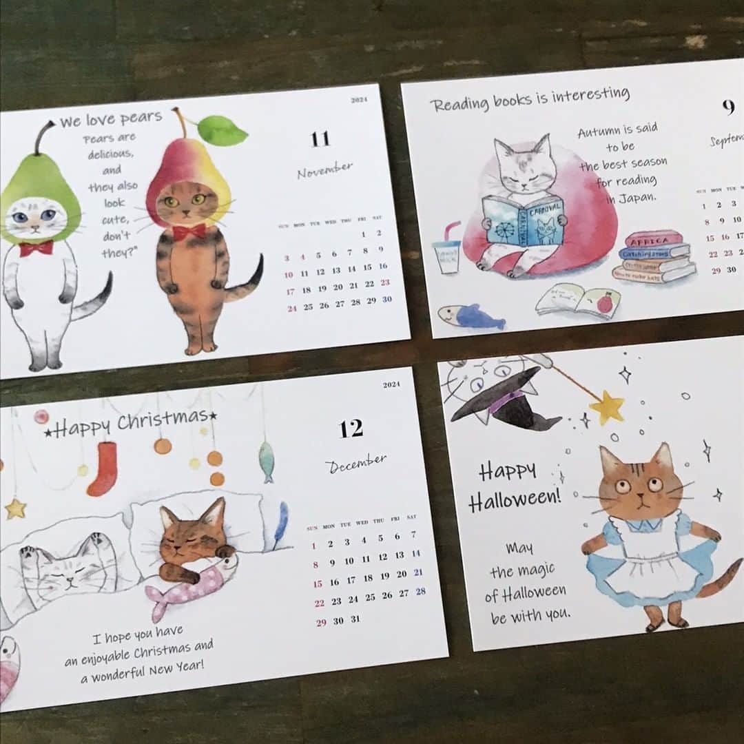 いのうえむつみさんのインスタグラム写真 - (いのうえむつみInstagram)「2024年、猫カレンダー販売中です。 うちの2匹の猫、タレとシオのイラストです😸 （3月だけ架空の猫さんです。ロシアンブルー風）  ポストカードサイズです。 送料込みで1380円です。  木製のスタンドが付属でついてます。 このままスタンドで卓上に飾るか、壁掛けにしたい場合はお手持ちの額に入れたり、シンプルにマスキングテープなどで貼って楽しんでください♡  アートショップでご注文受付中です。 インスタ・プロフィール欄のリンクからアートショップへどうぞ😸  来年1年間、タレシオのイラストを楽しんでもらえたら嬉しいです♡　  ------------------- 【😽猫さんアート・オーダー受付中⭐️】 オーダーは、プロフィール欄のリンクツリー、「アートショップ」よりお申し込みくださいませ。  (猫さん以外をご希望の方はDMからご相談下さいませ😃)  現在３サイズ扱っています。 それぞれ内容も異なりますので、詳しくはアートショップでご確認下さい。 「お気に入りのオモチャなど一緒に描いて欲しい」等、ご希望ある方はDMからお問い合わせお願いいたします。(追加料金となる場合があります)  お誕生日、うちの子記念日など、「この日に間に合うように」と言うご希望がある場合は、お早めにご依頼くださいませ💕 ２ヶ月くらい余裕を持ってオーダーいただけると嬉しいです😃  #watercolourpainting #色鉛筆 #猫 #ねこ #ネコ #cat #catart #art 水彩 #にゃんすたぐらむ　#にゃんこ #ねこすたぐらむ #保護猫　#ねこのいる生活 #ねこ部 #catstagram #instacat #meow #猫グッズ #いのうえむつみ #mutsumiinoue #illustration #猫イラスト #シオちん #シャムミックス #タレちゃん #キジトラ #2024カレンダー #2024calendar」11月2日 14時14分 - mutsumi_inoue