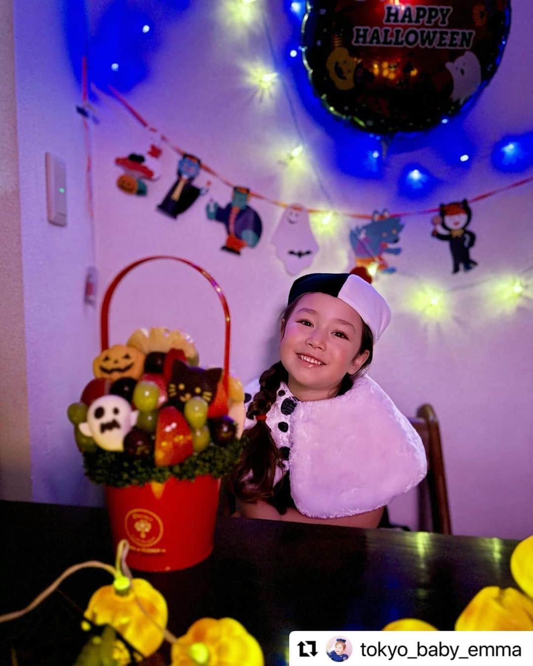 Fruit-bouquets.comさんのインスタグラム写真 - (Fruit-bouquets.comInstagram)「* 素敵なお写真ありがとうございます🎃✨ お姉ちゃんと弟くんの仮装がとっても可愛いです🤍🖤 * フルーツ好きなお子さまにぴったりなフルーツブーケ💐 お誕生日や季節のイベントなどに、是非ご利用ください⭐️  #Repost @tokyo_baby_emma with @use.repost ・・・ Halloween party at home🎃  @fruitbouquet.japan サマのHappy Halloweenのブーケのプレゼントに当選しました🎃 早速お家でもハロウィンパーティーしましたよ👻 かわいくてとってもおいしかった😋 フルーツ好きのエマちゃんはパクパク食べてあっという間になくなりました😅  ２歳の時に買ったクルエラがぎりぎり着れたよ😊 101匹わんちゃんもできた🐶　 🐶 🐶 🐶 🐶 🐶 #プレゼント当選  #フルーツブーケ  #フルーツギフト  #フルーツケーキ #お取り寄せスイーツ #ハロウィンパーティー   #happyhalloween  #halloweenparty  #halloween  #halloween2023  #baby  #cutebaby  #babyboy  #brothersister  #cruelladevil  #101dalmatians  #ハッピーハロウィン  #101匹わんちゃん  #クルエラ  #赤ちゃん  #４歳10ヶ月 #親バカ部 #コドモダカラ  #こどものいる暮らし」11月2日 14時17分 - fruitbouquet.japan