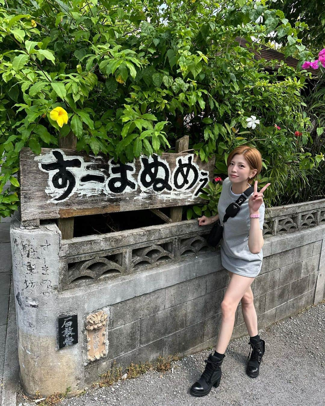 CHIHIRO♡のインスタグラム：「ソーキそば🌺  私もともとソーキそば好きだけど 今まで食べたのなんだった？😂 ってくらいここ美味しい😂❤️  また食べたいなぁ〜  #沖縄 #ソーキそば #すーまぬめぇ」