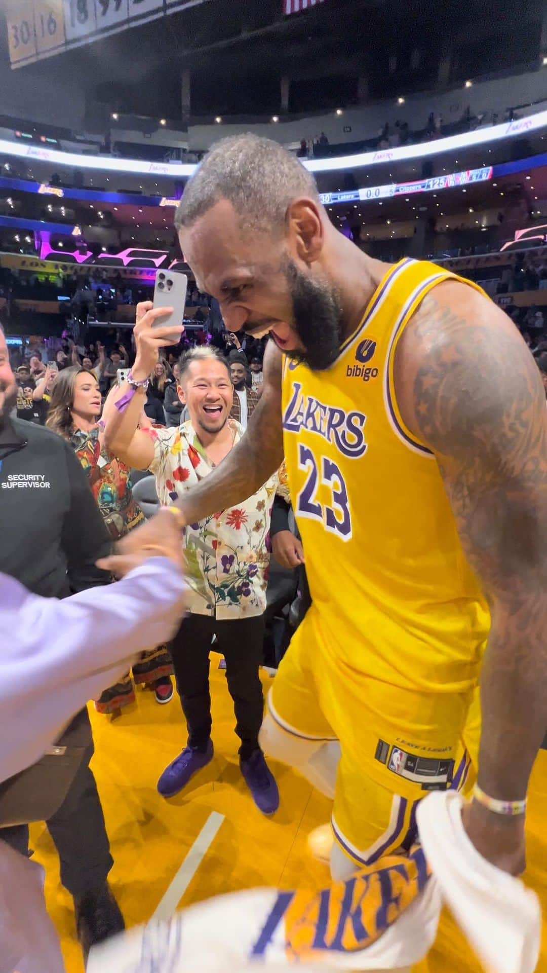 Los Angeles Lakersのインスタグラム：「POV: Walking off the court with LeBron after an OT win 🤩」