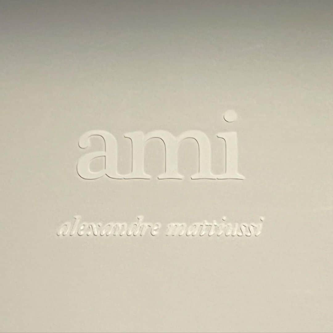 華村あすかのインスタグラム：「#pr#amifw23#amiparis   @amiparis   ❄️🧶🩵」