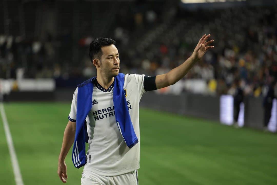 のインスタグラム：「Thank you for big supports for this season💙🤍💛」