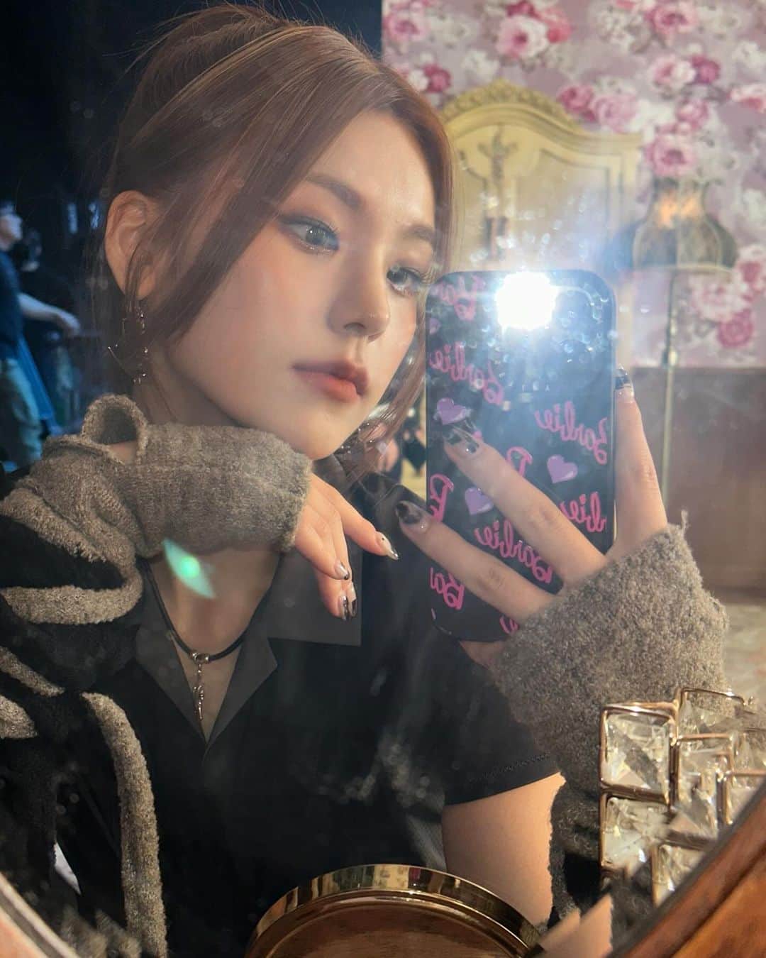 ITZYのインスタグラム：「⚔️🛡️」