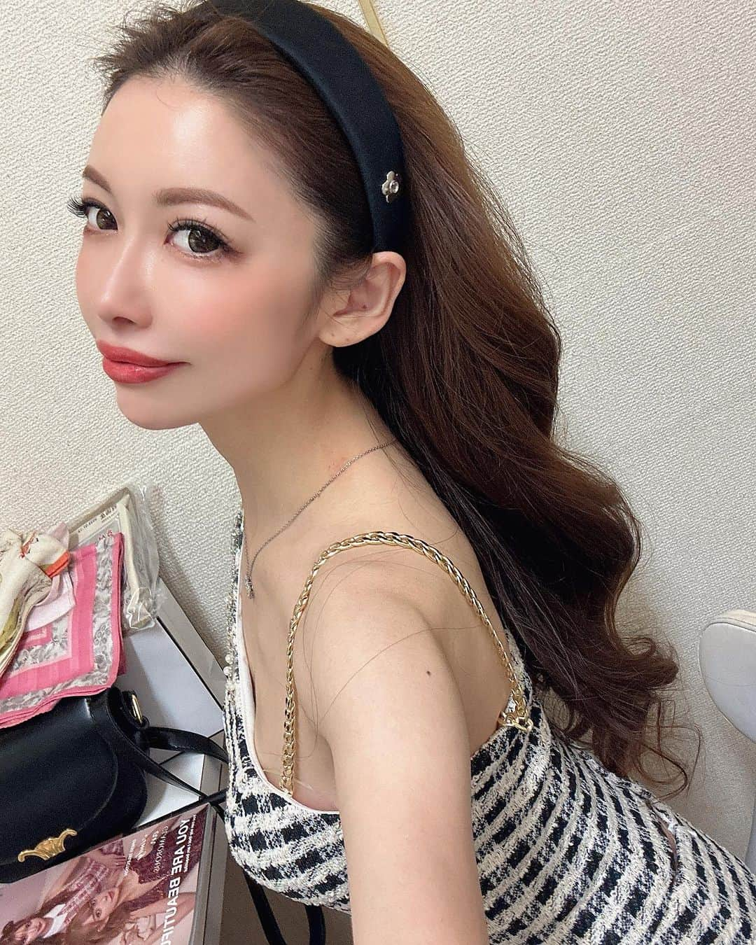 美沙さんのインスタグラム写真 - (美沙Instagram)「みきおせっと🖤 同じ顔やけどどれがいいかわからんやったけんもう全部載せる🤣ww クレージュのカチューシャ可愛い🖤 一言で好み伝わるのみきお天才🖤 髪の毛今日少し切るからその前に巻き下ろししたくて！  @mikio5432  #ヘアセット #巻き下ろし #カチューシャ」11月2日 14時49分 - misa0623r