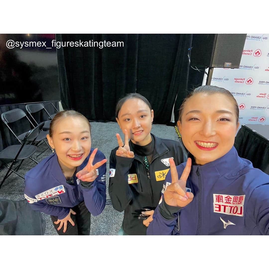 三原舞依＆坂本花織さんのインスタグラム写真 - (三原舞依＆坂本花織Instagram)「⁡ ⁡ 坂本花織選手よりメッセージが届きました💌 ⁡ ****** ⁡ スケートカナダから無事に帰国いたしました。 たくさんの応援ありがとうございました！ ⁡ グランプリシリーズ1戦目まず優勝することが出来たのでホッとしています😮‍💨 次のフィンランドも頑張ります🇫🇮 ⁡ 追伸 ジャパンオープンの時にさとこちゃんと恒例のポーズで写真撮っていたのに載せ忘れてしまってたので載せます😶 ⁡ 坂本花織 ⁡ #kaorisakamoto#坂本花織 #figureskating #figureskater  #sysmex_figureskatingteam」11月2日 15時08分 - sysmex_figureskatingteam