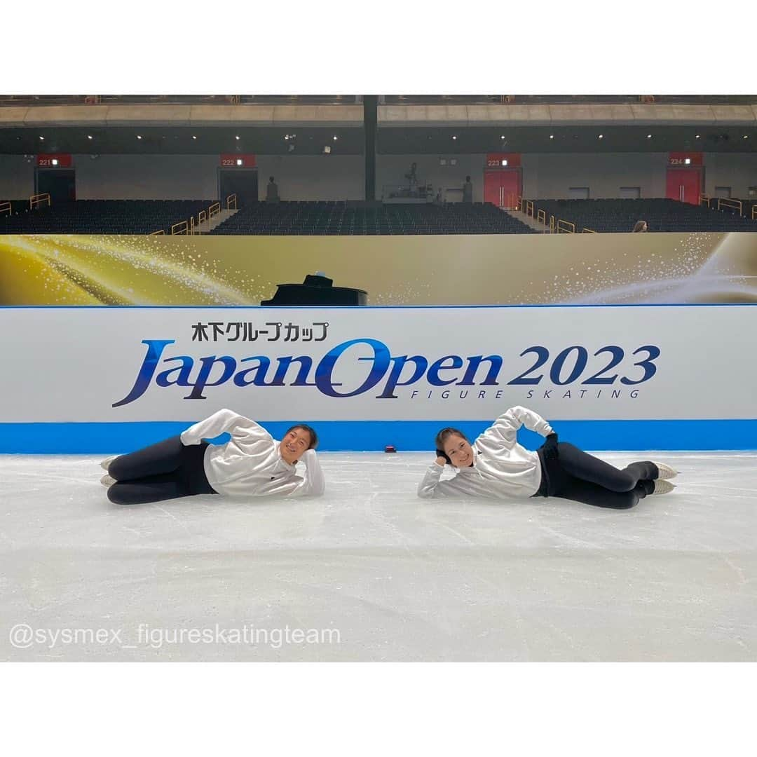 三原舞依＆坂本花織さんのインスタグラム写真 - (三原舞依＆坂本花織Instagram)「⁡ ⁡ 坂本花織選手よりメッセージが届きました💌 ⁡ ****** ⁡ スケートカナダから無事に帰国いたしました。 たくさんの応援ありがとうございました！ ⁡ グランプリシリーズ1戦目まず優勝することが出来たのでホッとしています😮‍💨 次のフィンランドも頑張ります🇫🇮 ⁡ 追伸 ジャパンオープンの時にさとこちゃんと恒例のポーズで写真撮っていたのに載せ忘れてしまってたので載せます😶 ⁡ 坂本花織 ⁡ #kaorisakamoto#坂本花織 #figureskating #figureskater  #sysmex_figureskatingteam」11月2日 15時08分 - sysmex_figureskatingteam