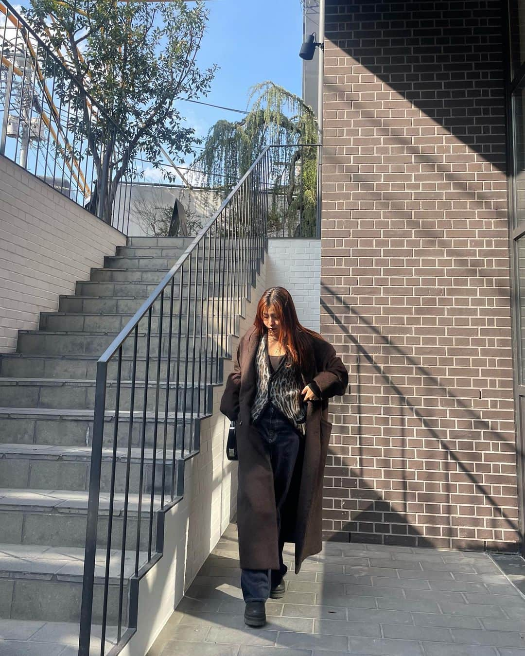 小山はるきさんのインスタグラム写真 - (小山はるきInstagram)「OVERSIZED LONG COAT   前回即完だったロングコート、今季は毛足の長い生地を使用して高級感upで、多用途なスタイリングが可能なのでこの冬の1着に是非です☕️」11月2日 15時16分 - haru__ki15