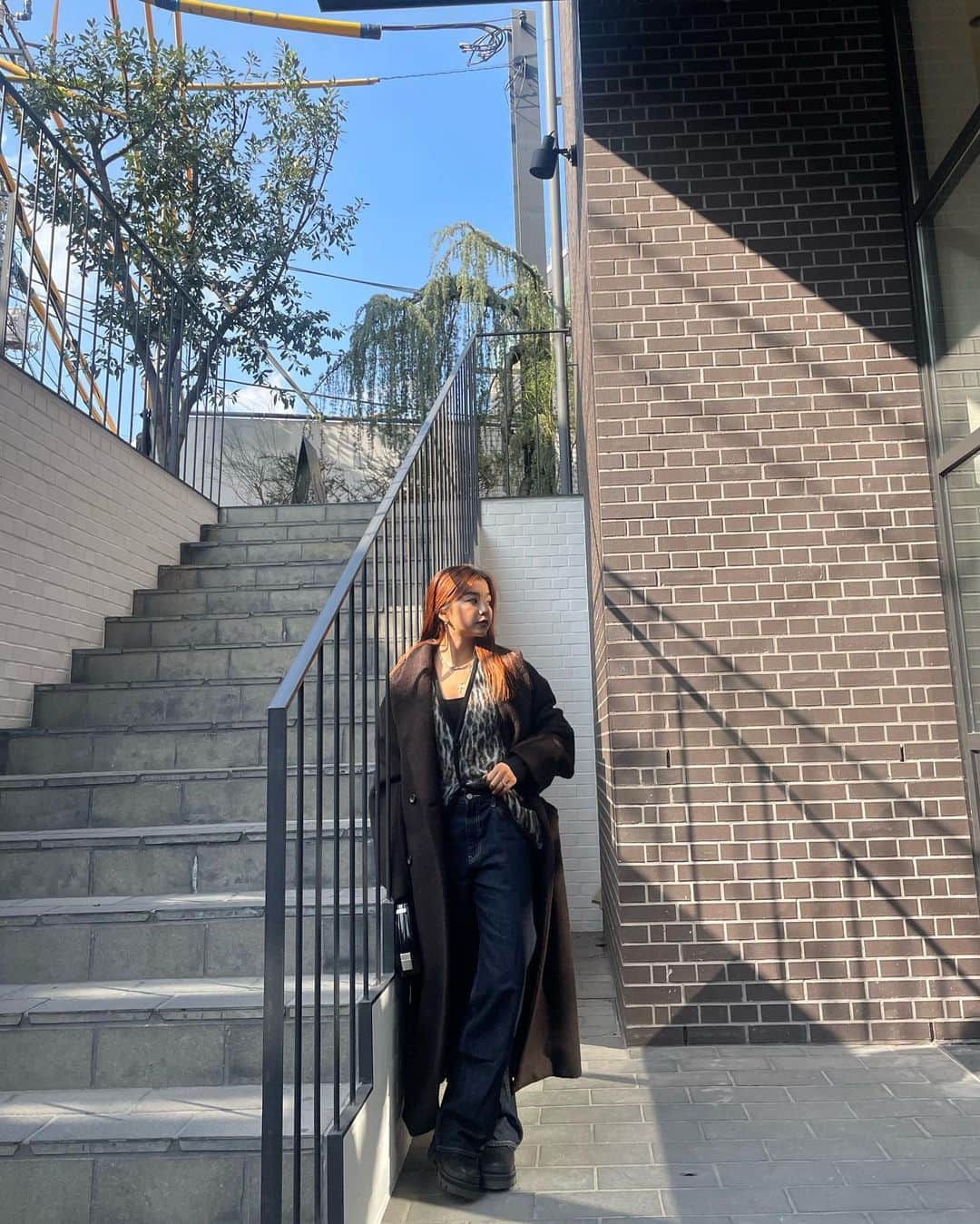 小山はるきのインスタグラム：「OVERSIZED LONG COAT   前回即完だったロングコート、今季は毛足の長い生地を使用して高級感upで、多用途なスタイリングが可能なのでこの冬の1着に是非です☕️」