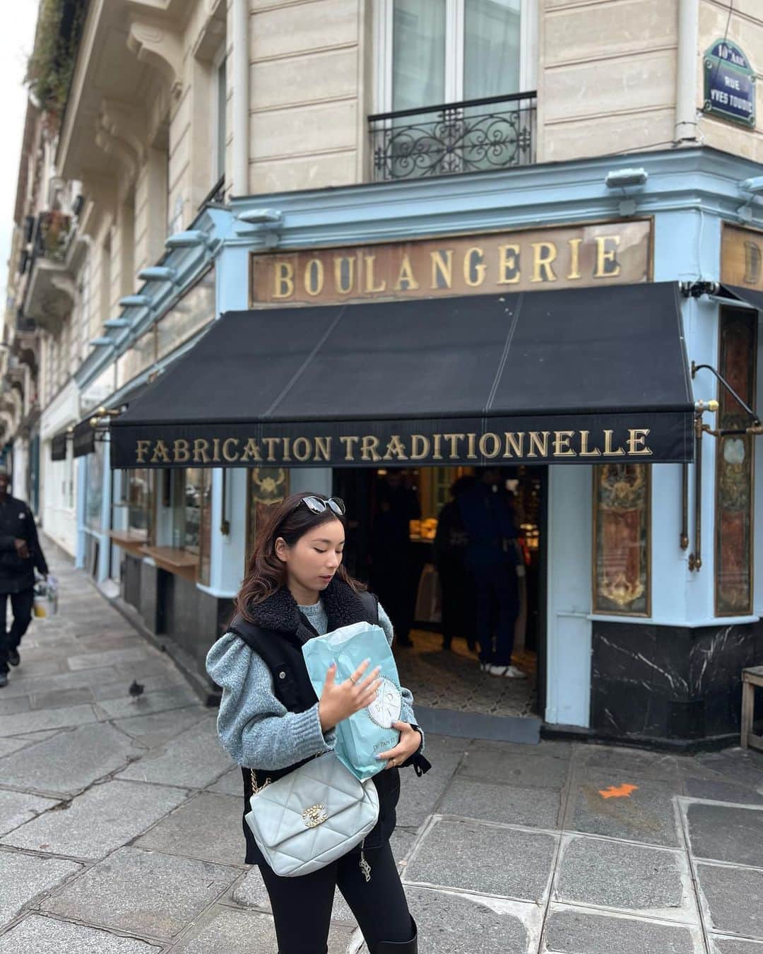 村上瑠美奈のインスタグラム：「🥐🩵  ①②③パリでパン屋さん巡りするの幸せ…  ④⑦街並みがきれいだからどこでも絵になる✨ ⑤⑥パリはお買い物好きにはたまらん😍」