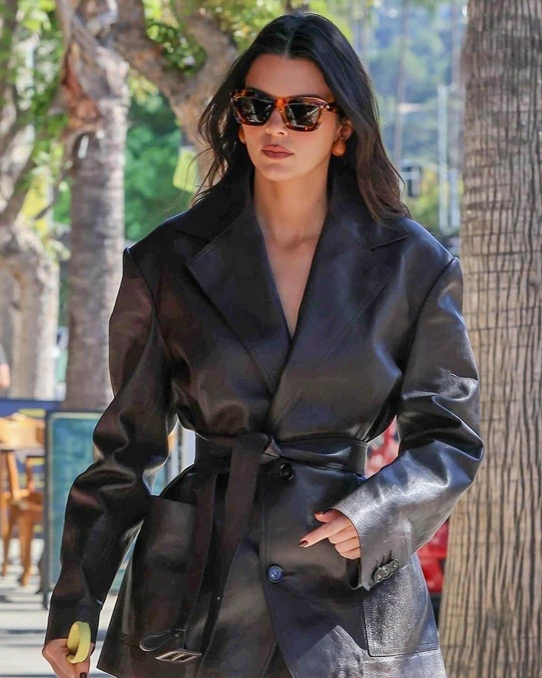 Just Jaredさんのインスタグラム写真 - (Just JaredInstagram)「Kendall Jenner sports a leather trenchcoat as she steps out on a coffee run. #KendallJenner Photos: Backgrid」11月2日 15時25分 - justjared