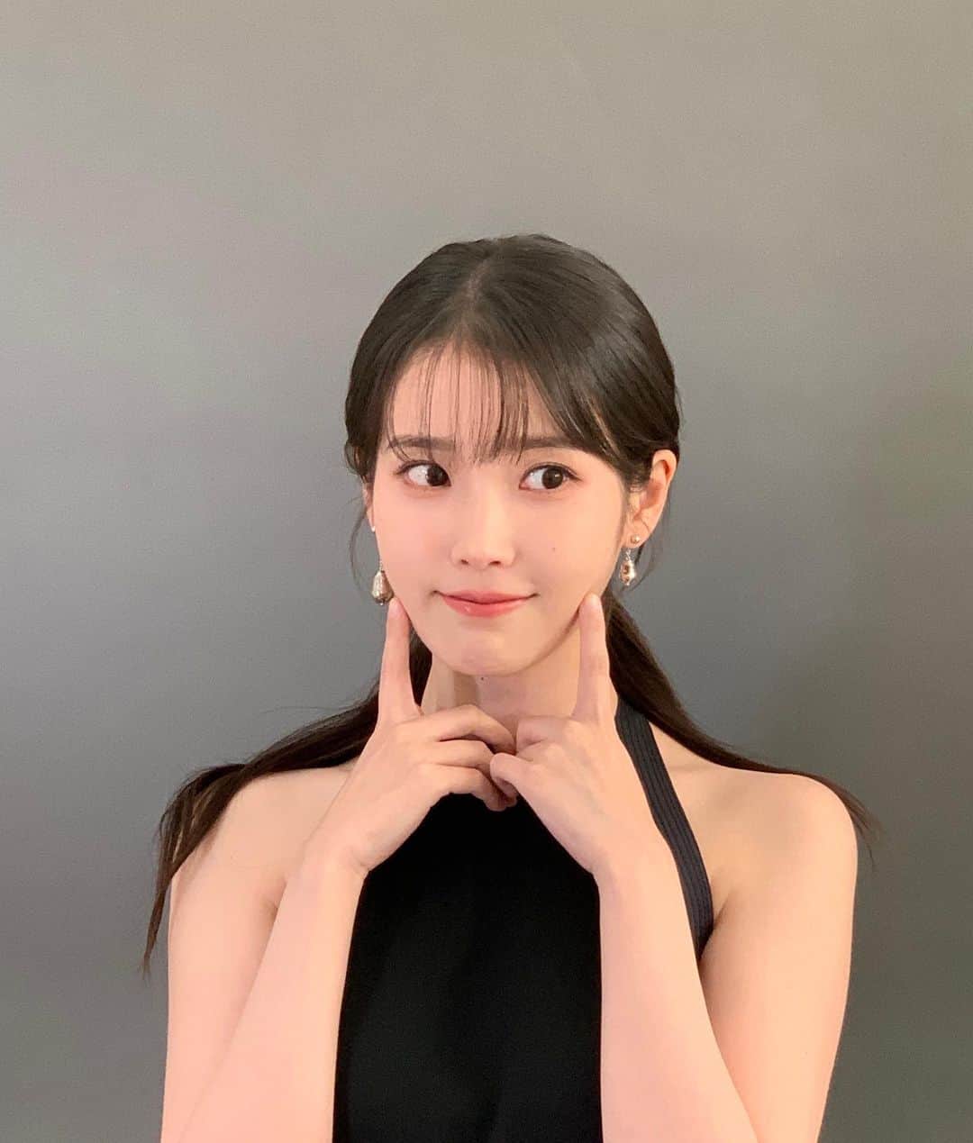 IUさんのインスタグラム写真 - (IUInstagram)「11월도 렛쓰기릿 검? 흰?」11月2日 15時24分 - dlwlrma