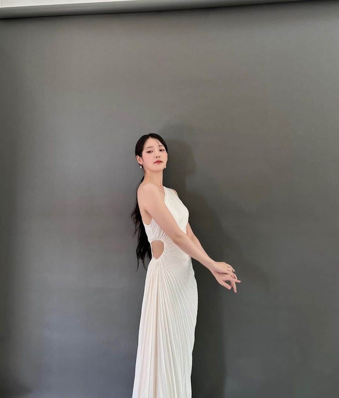 IUさんのインスタグラム写真 - (IUInstagram)「11월도 렛쓰기릿 검? 흰?」11月2日 15時24分 - dlwlrma