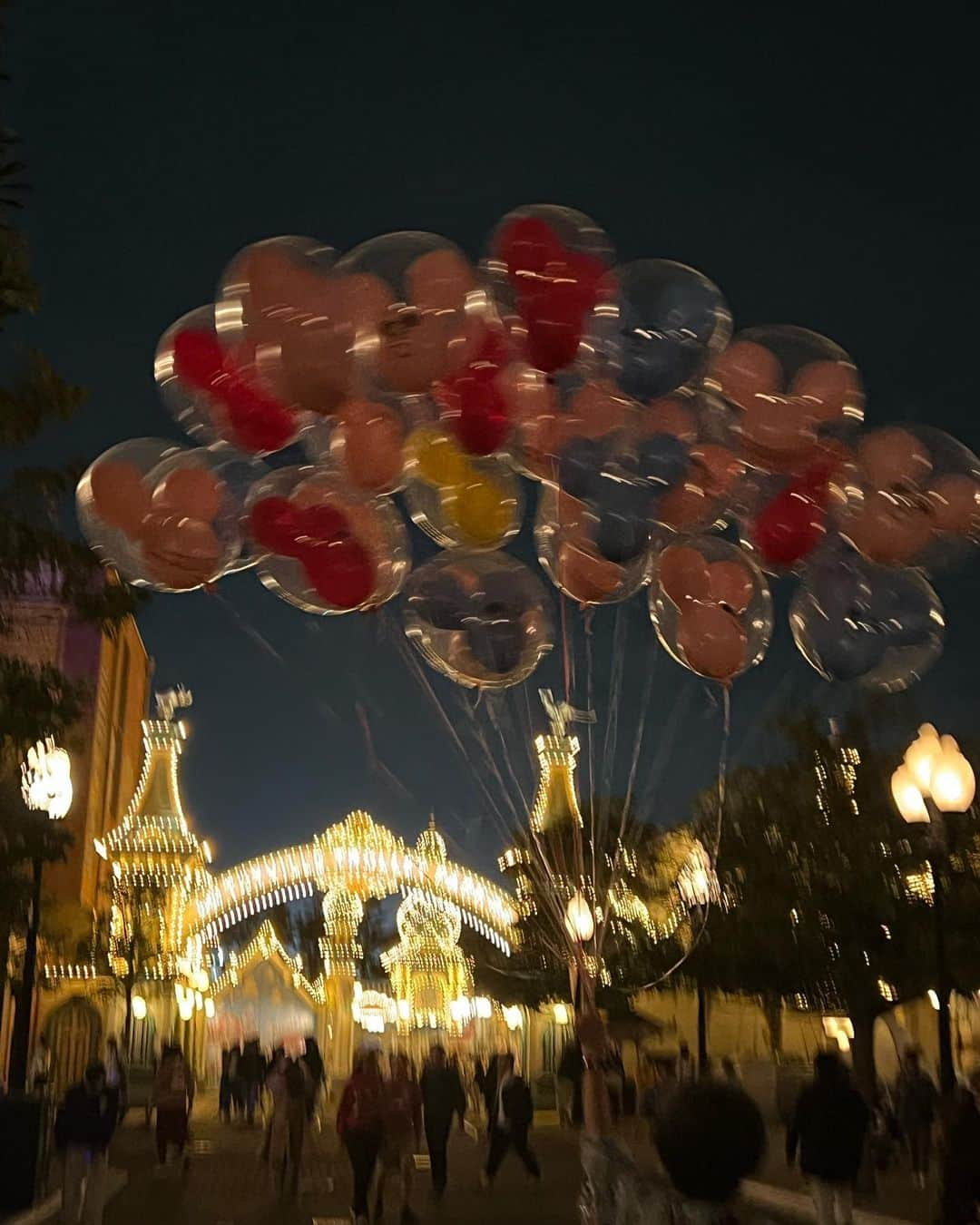 アシュリーのインスタグラム：「10/31🎃🏰🍿🧡」