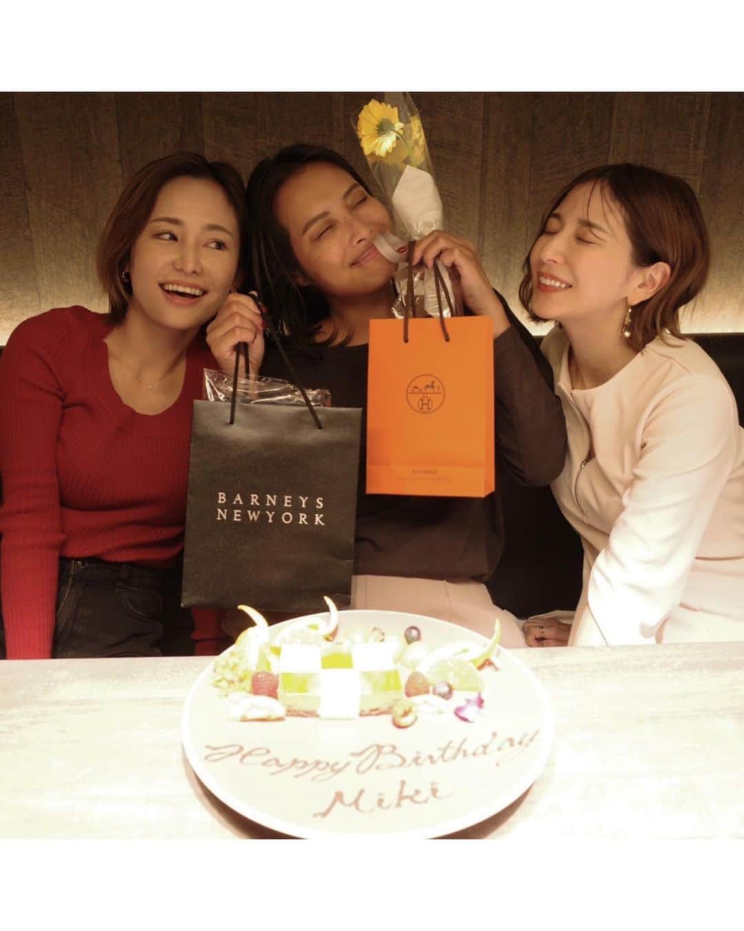 仲村美香のインスタグラム：「ミキティーの写真が流石過ぎて🤣🩷 写真見てたらまた食べたくなってきた🤤笑 個室だから子供もOKなのよ👶 今度娘ちゃんも一緒に連れてこう🥰🥰🥰  動画は音声出せません。笑笑 XOXO...💋笑」