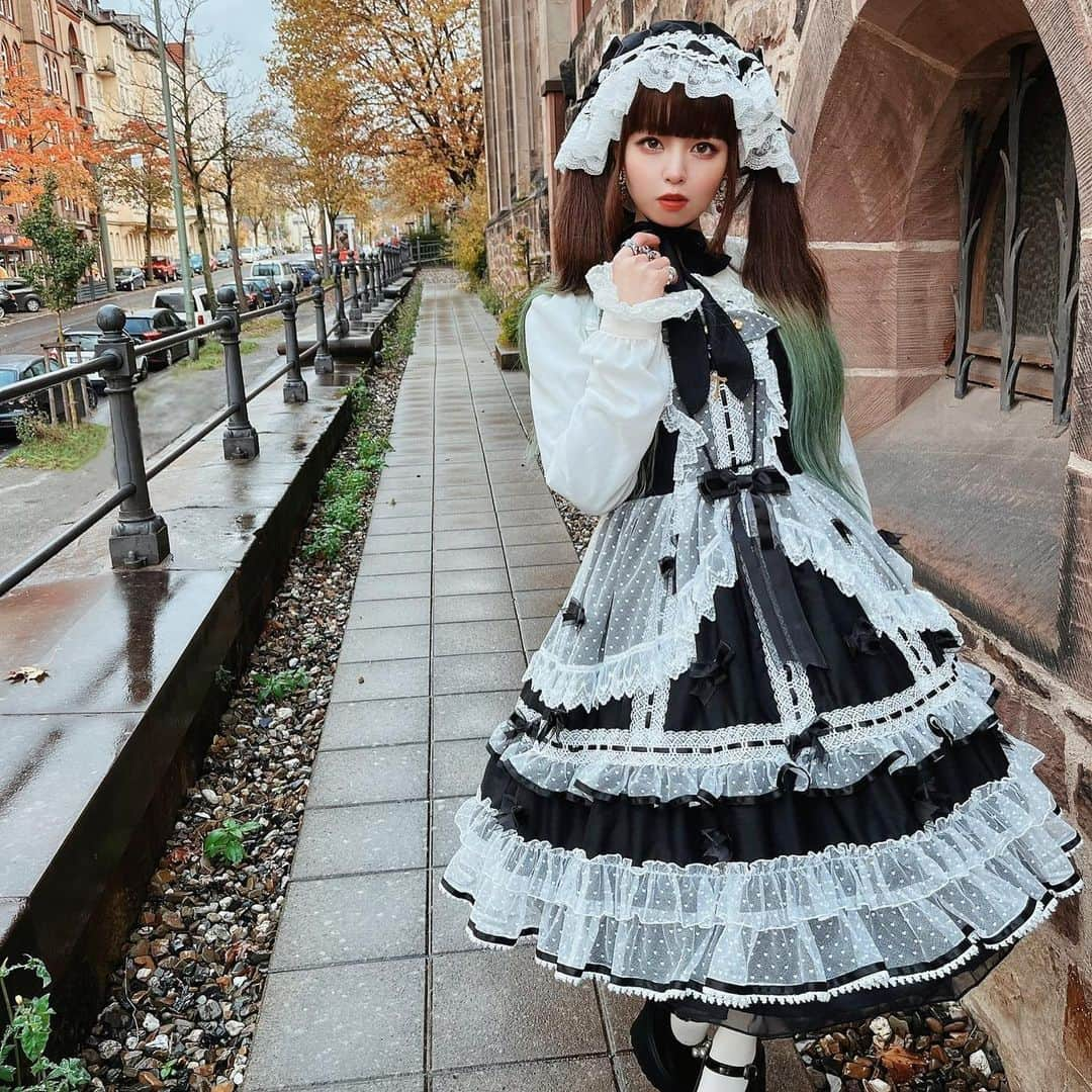 春奈るなさんのインスタグラム写真 - (春奈るなInstagram)「るな氏散歩inカッセル🇩🇪  #germany  #kassel」11月2日 15時42分 - lunaharuna_official