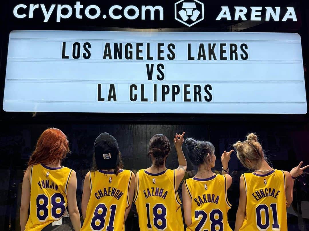 宮脇咲良のインスタグラム：「Forever Fimily ☺️ 💕  @nba  @lakers」