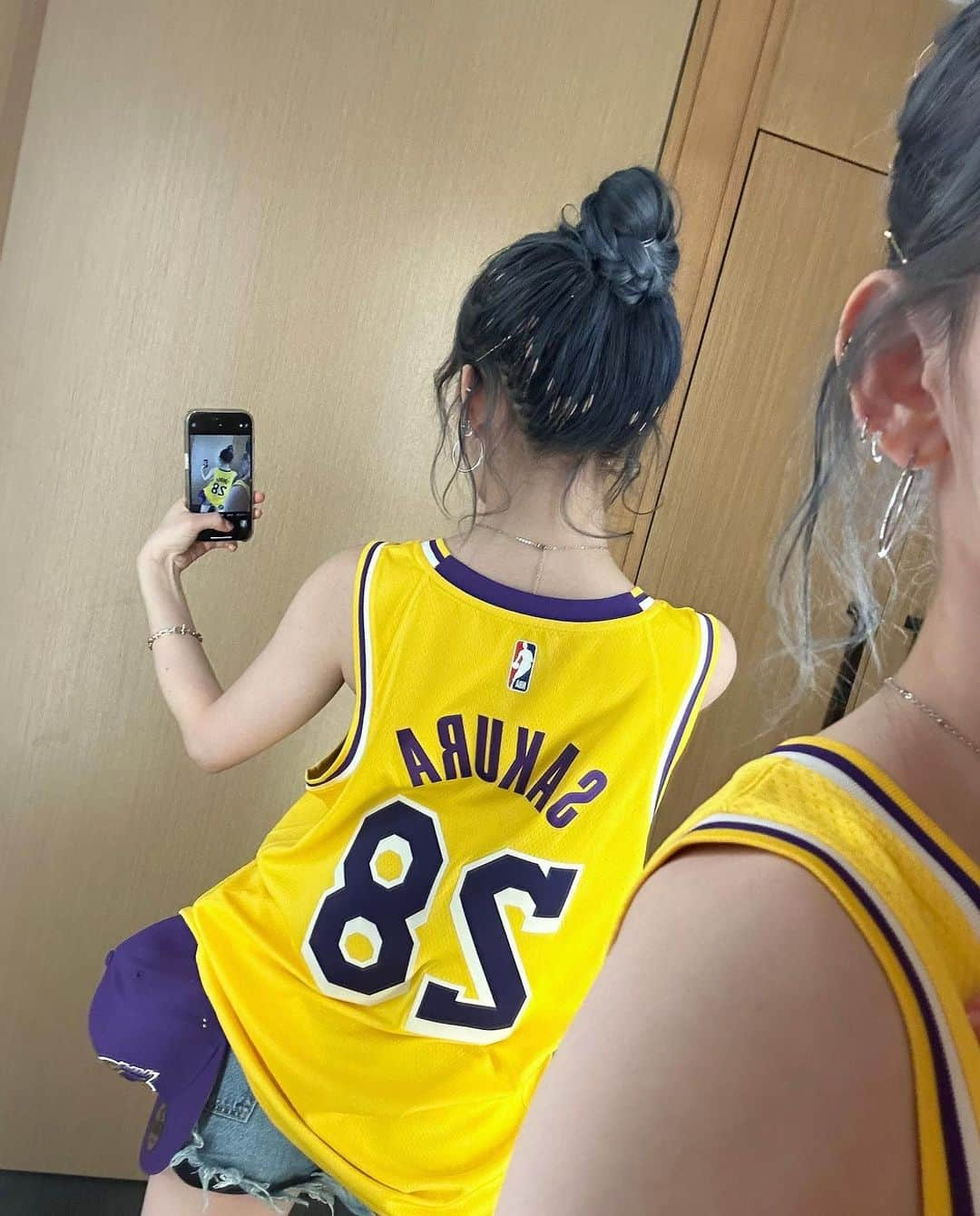 宮脇咲良さんのインスタグラム写真 - (宮脇咲良Instagram)「We win!!!!!!!!!  &  I'm cheering for you Rui Hachimura!! :)  @nba  @lakers」11月2日 15時42分 - 39saku_chan