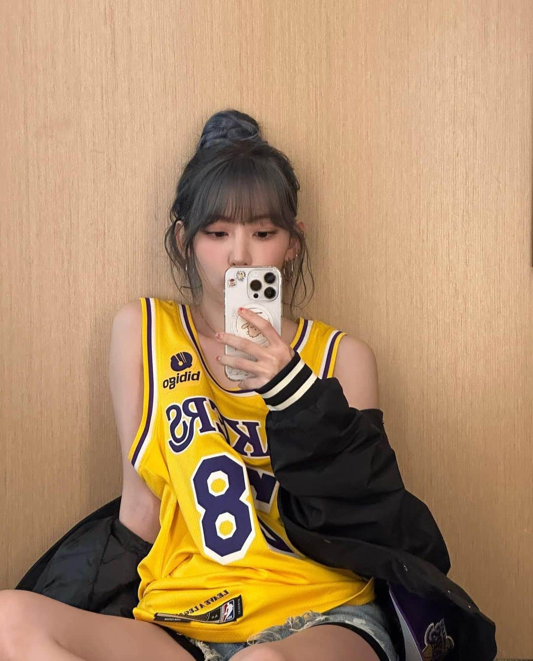 宮脇咲良さんのインスタグラム写真 - (宮脇咲良Instagram)「We win!!!!!!!!!  &  I'm cheering for you Rui Hachimura!! :)  @nba  @lakers」11月2日 15時42分 - 39saku_chan