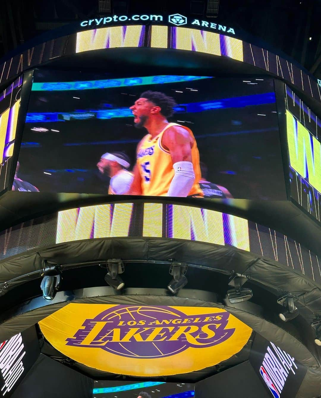 宮脇咲良さんのインスタグラム写真 - (宮脇咲良Instagram)「We win!!!!!!!!!  &  I'm cheering for you Rui Hachimura!! :)  @nba  @lakers」11月2日 15時42分 - 39saku_chan