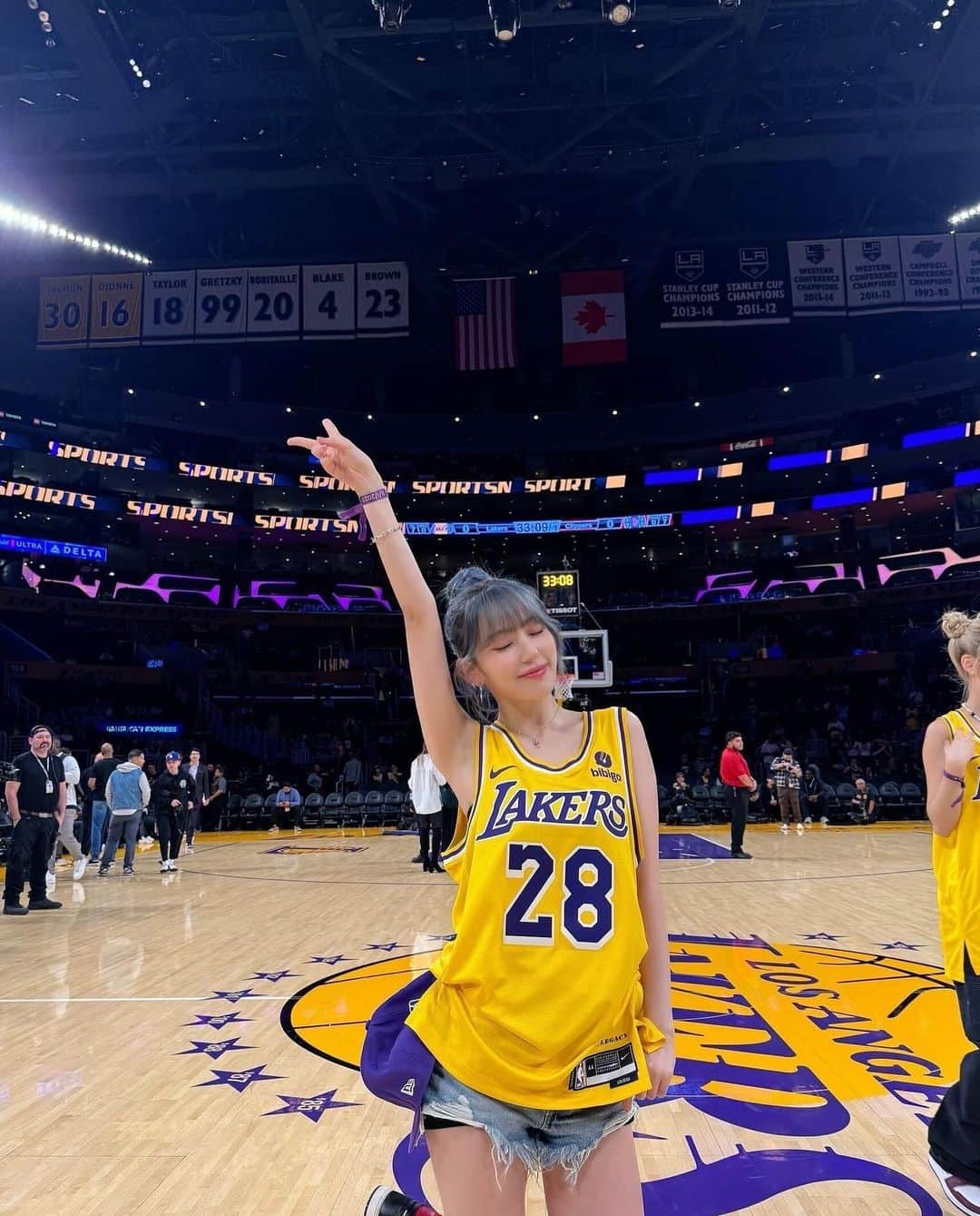 宮脇咲良のインスタグラム：「We win!!!!!!!!!  &  I'm cheering for you Rui Hachimura!! :)  @nba  @lakers」