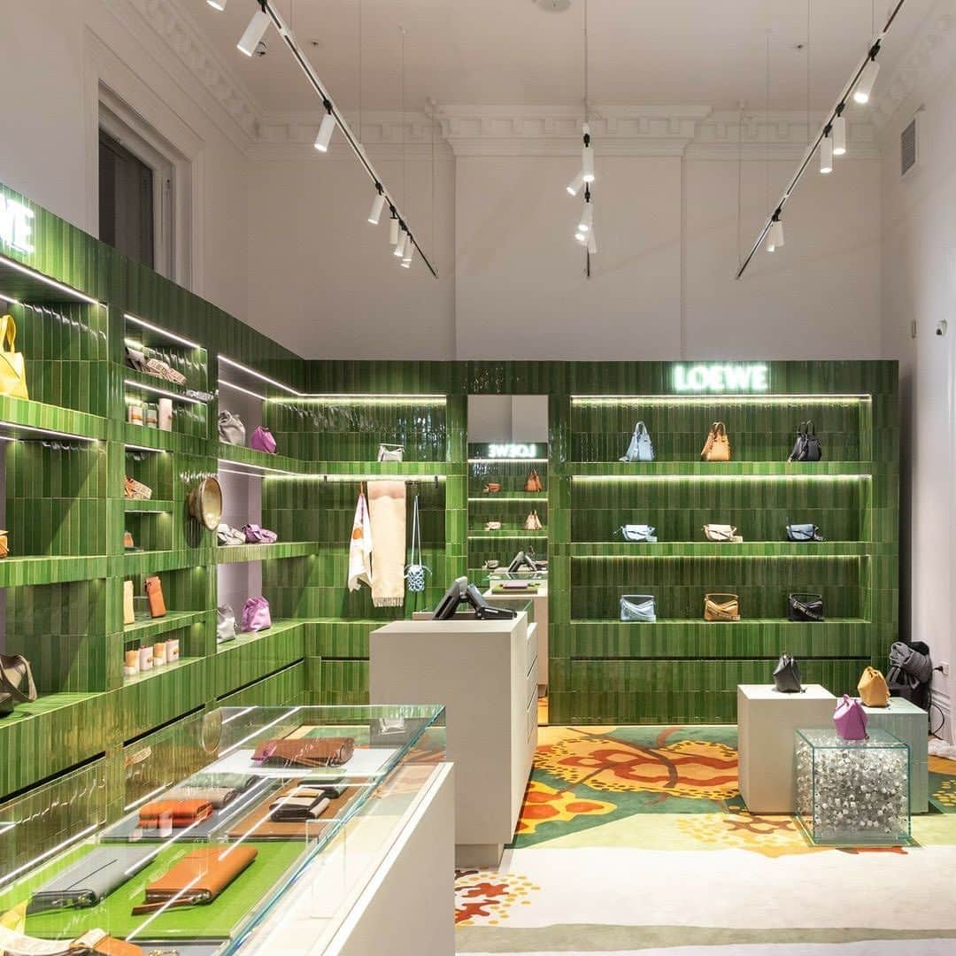 DFS & T Galleriaのインスタグラム：「Step inside the exclusive LOEWE boutique at DFS Auckland!   This beautiful space is home to iconic pieces designed by Jonathan Anderson, a curated selection of luxury leather goods and more.   Head in-store to discover LOEWE’s first and only boutique in New Zealand now.  @dfsnewzealandofficial  #DFSOfficial #DFSAuckland #DFSNewZealand #DFSFashion #LOEWE #Handbags #Auckland #Fashion」
