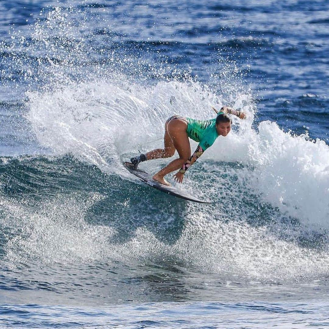 スカイ・ブラウンのインスタグラム：「To surf cloud 9 was a dream of mine✨ and to get 2nd place🥈 at this amazing wave and legendary event against some of the best surfers in the world. 🤯 I can’t put in words how happy I am. 🥹 Thank you @wsl @wsl.qs every body in Siargao for putting on this incredible  event 🫶🏼❤️‍🔥❤️🏝️ I want to come back soon and help show the world how beautiful Siargao and the Filipino people are🇵🇭   Congrats @anon_matsuoka happy to have my first final heat with u champ😘 And also have the highest heat total of 15.75 of the women’s event in the semis.  #wqs3000 #cloud9 #skybrown #wsl」