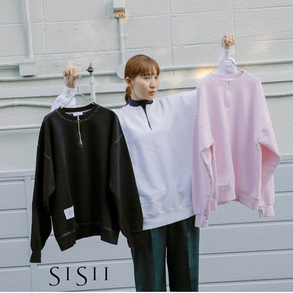 のインスタグラム：「「SISII」と「HESTRADA Gee-Wiz」とのコラボアイテム！ . シシから登場した新作スウェットは、ゆったりとしたデザインが特徴です。男女問わず着用可能なユニセックスな仕上がりで、着る人の個性を引き立てながら、快適な着心地を提供します。2017年に始まったHESTRADA Gee-Wiz（エストラダジーウィズ）とのコラボアイテムです♪ . . ●画像をタップすると商品ページをご覧いただけます。 ●top画面からHPを是非ご覧ください♪ . . #aranciato #piudiaranciato #aranciato_code #アランチェート #SISII #シシ #HESTRADAGee-Wiz #エストラダジーウィズ #スウェット #ハーフジップ #クルーネック #ZIPCREW #吊り編み #吊り編み天竺 #シンプル #定番 #スタンダード #カジュアル #大人カジュアル #定番 #今日の服 #今日のコーデ #2023aw #2023秋冬」